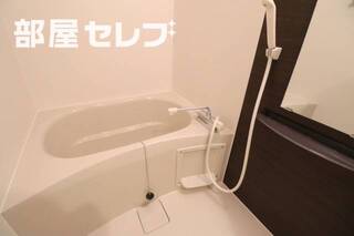 ゆったりバスルームです