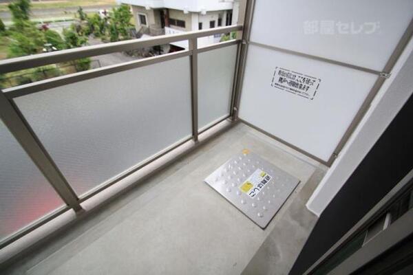 バルコニーもこんなに広いんです。