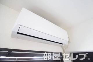 冷暖房エアコン。