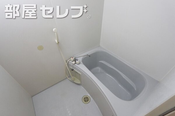なんと三口コンロです。