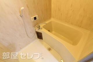 綺麗なバスルームです。