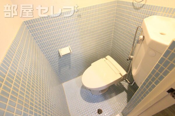トイレで考え事でも