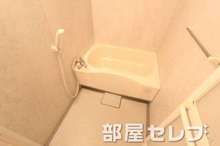 綺麗で快適なバスルーム。