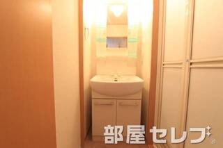 独立洗面でラクラク。