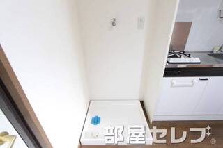 キレイな室内洗濯機置き場です。