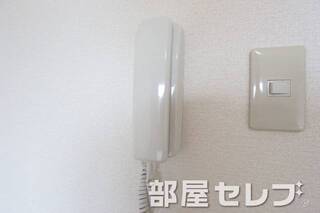 インターホンで来客を知れます。