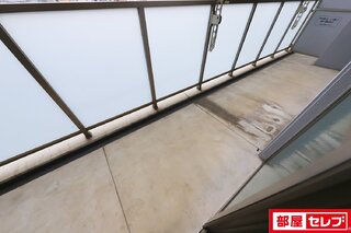 シューズＢＯＸに鏡もあります。