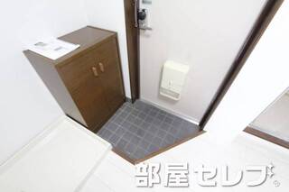 輝かしい玄関ですね。
