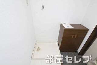 きれいな室内洗濯機置場です。