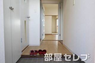 玄関から見ても明るいですね。イメージ写真
