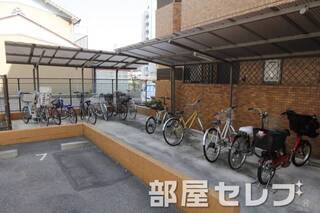 屋根付きの駐輪場です。