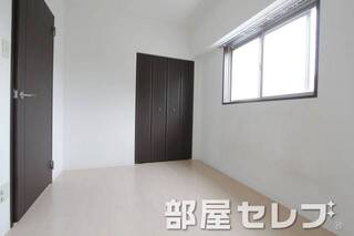 白を基調にしたお部屋。