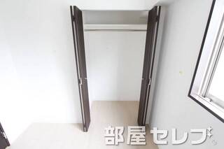 奥行きのある収納。