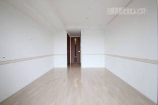 床暖房付が設備として備わります。