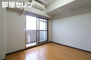 南向きの明るい洋室