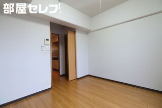 収納の付いた洋室