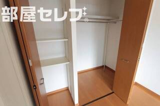 収納力バツグン。洋服もたくさんしまえます。