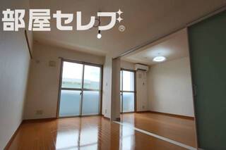 リビングを逆からも。
