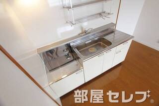 段落ちキッチン。