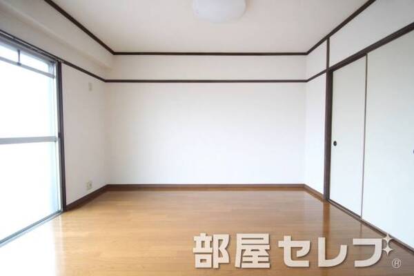 違う角度からの寝室。
