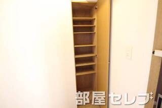 シューズボックス。