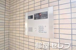 オートロック完備。