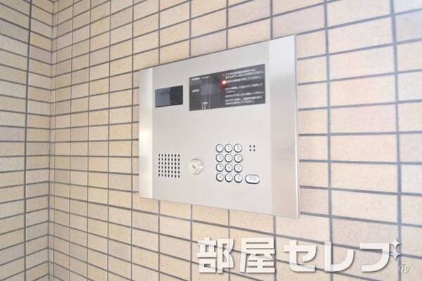 オートロック完備。