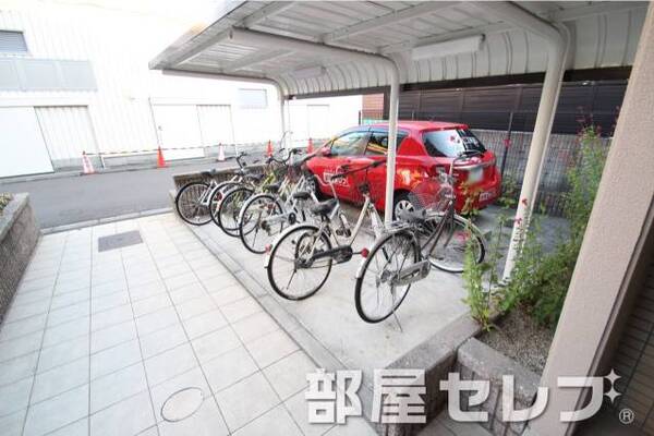 駐輪場。