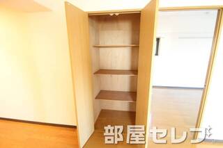 各部屋に収納あります。