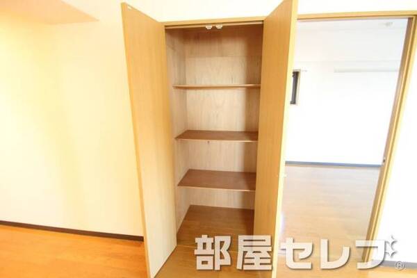 各部屋に収納あります。