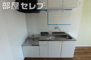 リノベーション工事中のお写真になります。