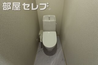 リノベーション工事中のお写真になります。
