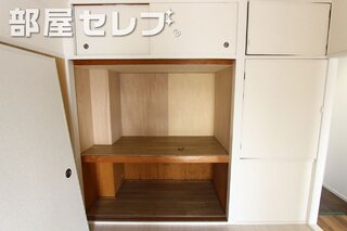リノベーション工事中のお写真になります。