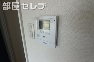 リノベーション工事中のお写真になります。