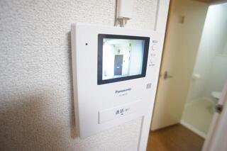 インターホンで来客確認。