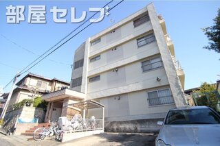 4階建の鉄筋コンクリート造。