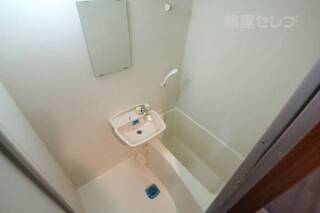 ※302号室内装写真参照