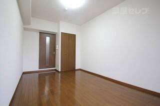 ※302号室内装写真参照