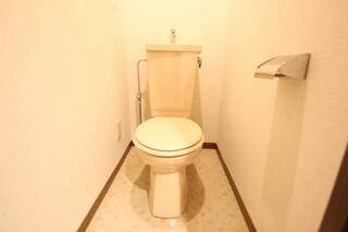 トイレットペーパー2つ収納できます。