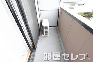 明るいバルコニーです。