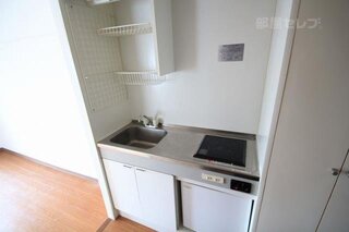 シンプルですが使いやすいキッチン。