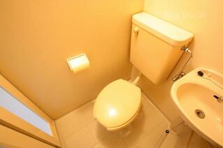 キレイで清潔感のあるトイレです。