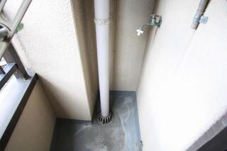 室外洗濯置き場で掃除も簡単です。