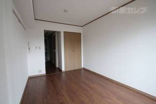 奥行きのあるお部屋です。