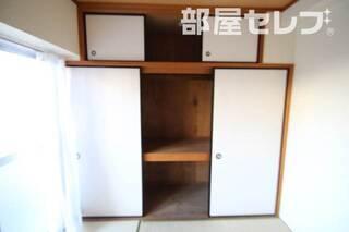 南側和室の収納スペース