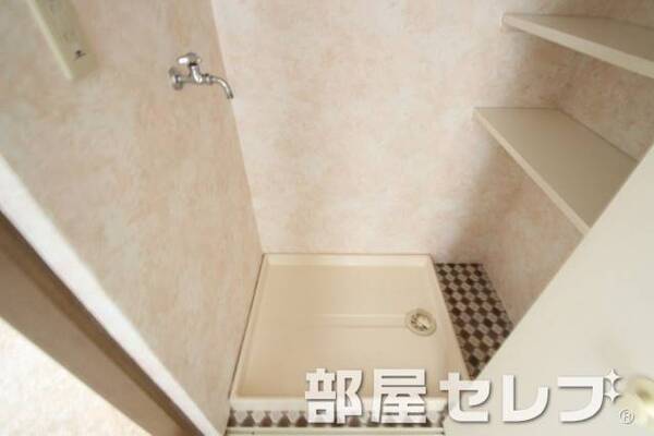 洗濯機置き場はこちらへ。