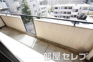 洗濯物もたくさん干せるベランダです。