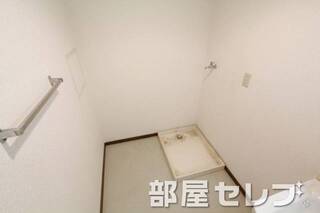 広々脱衣場。