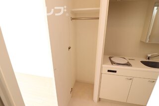 洗面台に鏡もついてます