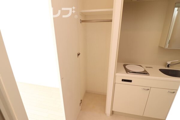 洗面台に鏡もついてます